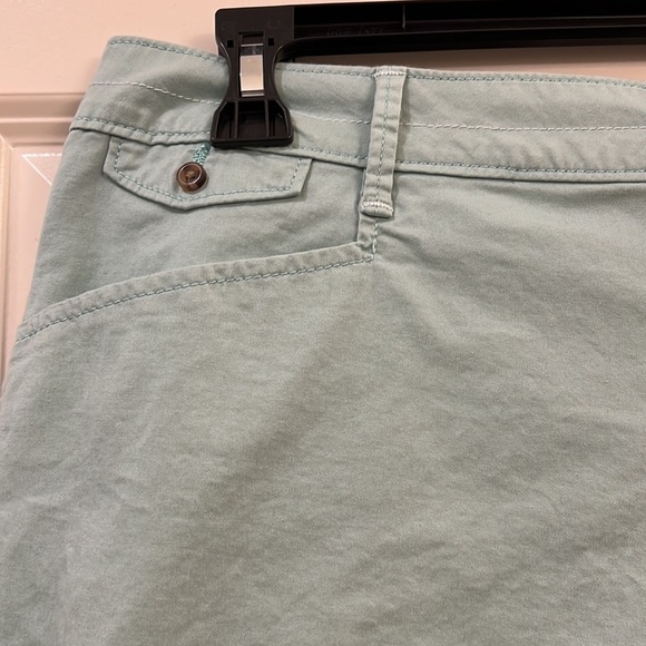 Lee Ladies shorts - Picture 2 of 9